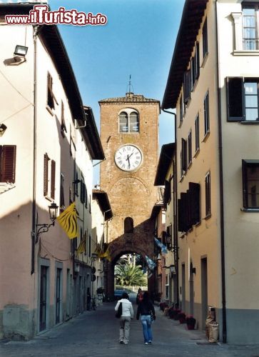 Immagine Castelfranco di Sotto, Toscana: la Torre medievale in centro - © Lucarelli - CC BY-SA 3.0 - Wikipedia