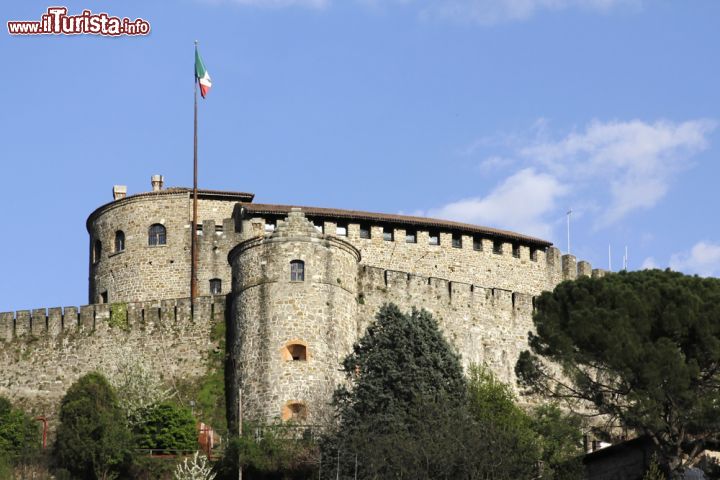 Immagine Castello di Gorizia, una delle fortezze del Friuli Venezia Giulia. Il maniero sorge fra le mura dell'antico borgo - © TTL media / Shutterstock.com