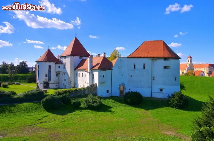Immagine Il Castello di Varazdin (Croazia) risale al XVI secolo e, dopo essere servito come difesa contro le invasioni turche nei secoli scorsi, ospita oggi il Museo Civico - foto © LianeM