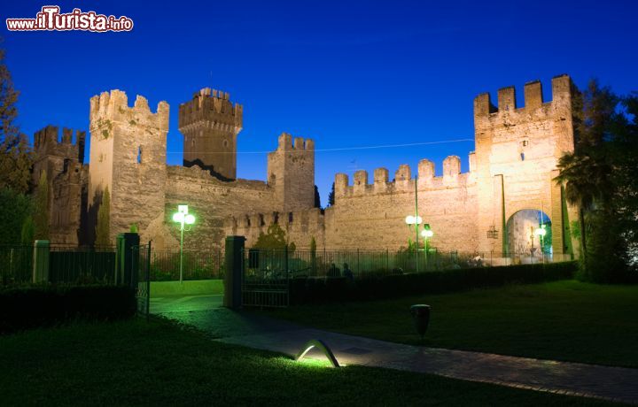 Immagine Castello Scaligero di Lazise, Veneto lago di Garda - © Robert Hoetink / Shutterstock.com
