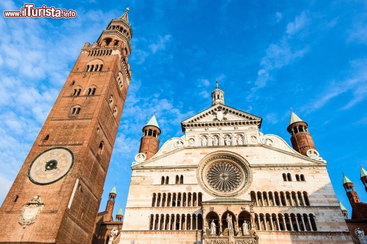 Immagine La spettacolare Cattedrale e campanile, il complesso del Duomo di Cremona in Lombardia - © UMB-O / Shutterstock.com