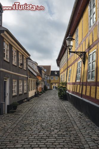 Immagine Il centro storico di Aalborg, Danimarca. La città fu fondata in epoca medievale nella zona in cui sorgeva già un insediamento vichingo - foto © Frank Bach / Shutterstock.com