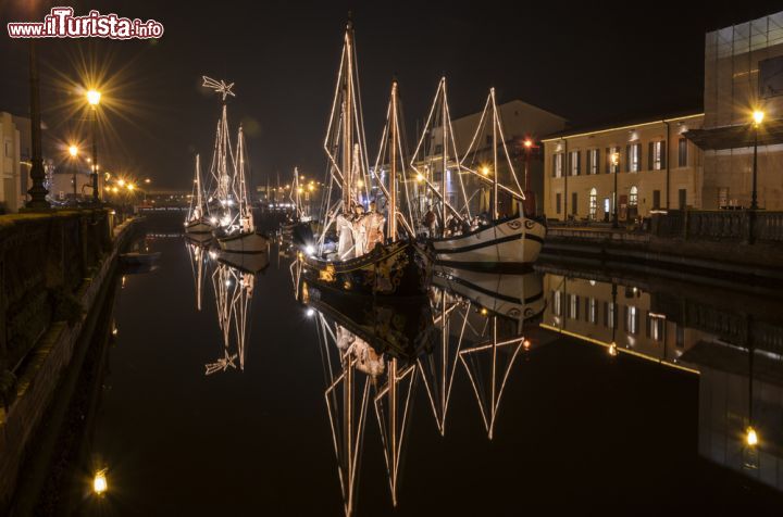 Immagine Cesenatico il presepe nel porto canale fotografato di notte durante le vacanze di Natale - © MaurizioR75 / Shutterstock.com