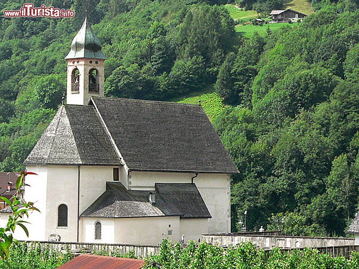 Immagine La Chiesa parrocchiale di Siror, comune del Trentino, l'ultimo della Valle di Primiero - © www.siror.eu