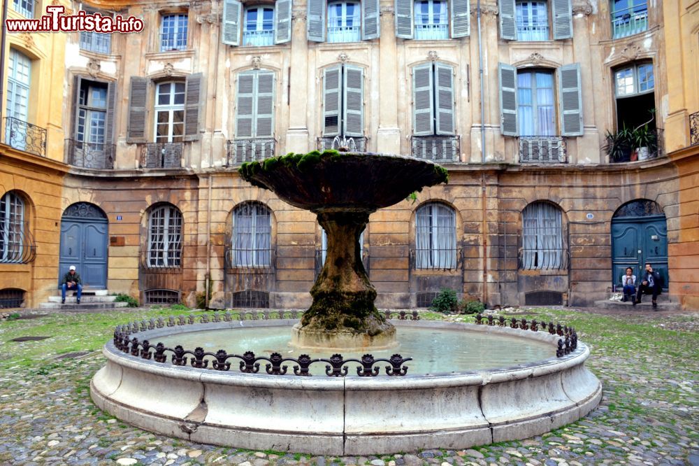 Immagine La fontana in Place d'Albertas ad Aix-en-Provence. La splendida piazza è stata dichiarata Monumento Storico.