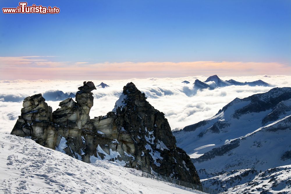 Immagine Zillertal: il panorama dal  ghiacciaio Hintertuxer Glacier in Tirolo (Austria)