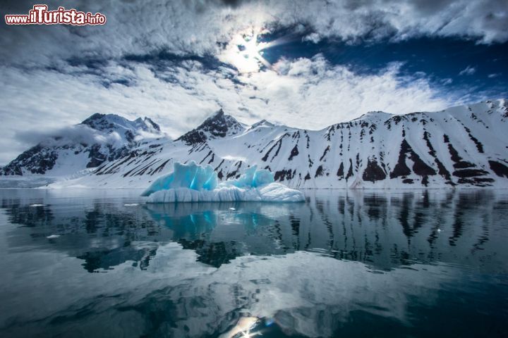 Immagine Costa sud delle isole Svalbard, possedimento della Norvegia - © Kris Grabiec / Shutterstock.com
