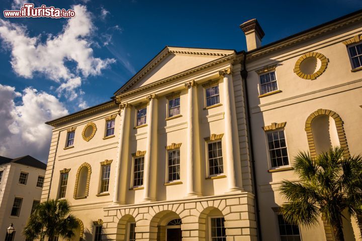 Immagine L'elegante facciata del palazzo di giustuizia della contea (County Courthouse) di Charleston, South Carolina - foto © Jon Bilous / Shutterstock.com