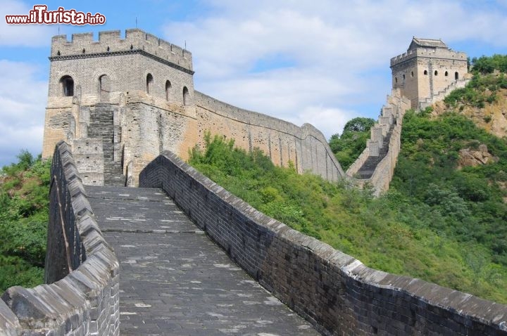 Immagine Dove si trova la Grande Muraglia? In Cina, uno dei tratti meglio conservati e visitati dai turisti è visitabile nei pressi di Badaling - © feiyuezhangjie / Shutterstock.com