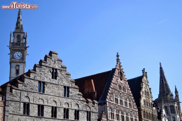 Immagine Gli edifici con i tetti a gradoni di Gand sono tipici dell'architettura fiammnga e si possono trovare in molte città delle Fiandre.