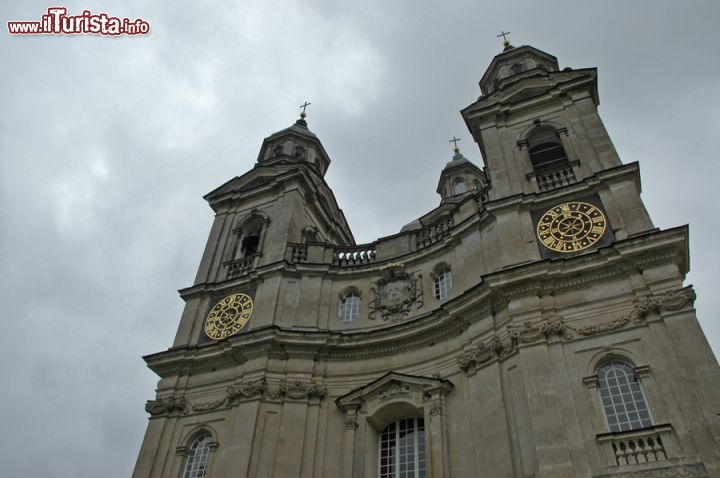 Immagine La facciata della Chiesa del Monastero di Paaislis (Kaunas, Lituania).
