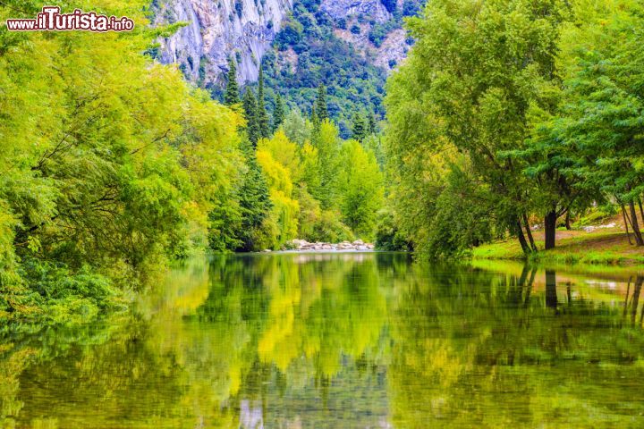 Immagine Il fiume Sarca in Trentino nei pressi di Arco - © gorillaimages / Shutterstock.com