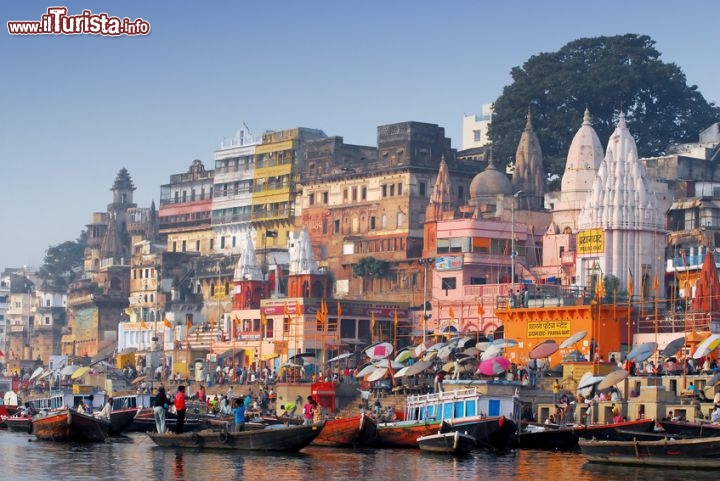 Immagine I Ghat di Varanasi, India, sono gli scalini che portano al fiume Gange