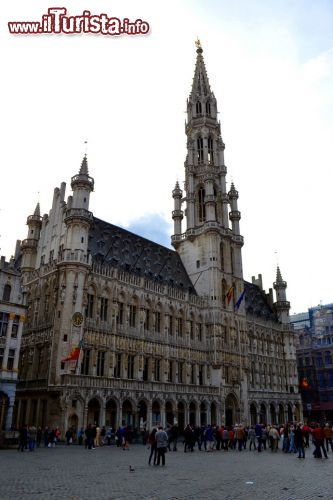 Immagine Hotel de Ville, Bruxelles: sulla Grand Place della capitale sorgono numerosi splendidi edifici, tra cui il Municipio.