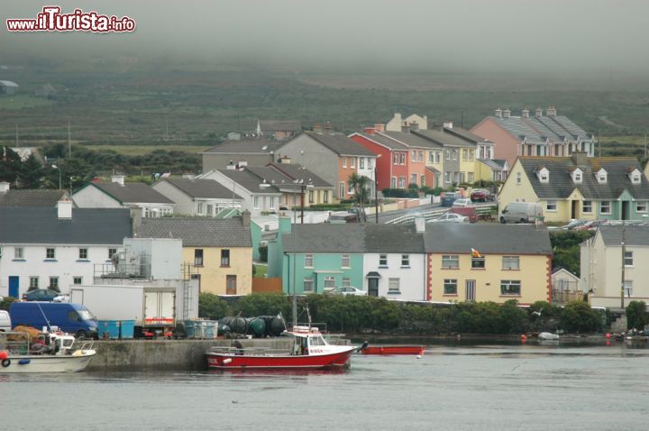 Immagine Il borgo costiero di Portmagee in Irlanda. Dal suo porto partono le escursioni per Skelling Michael ed altre isole della costa nord-occidentale dell'irlanda