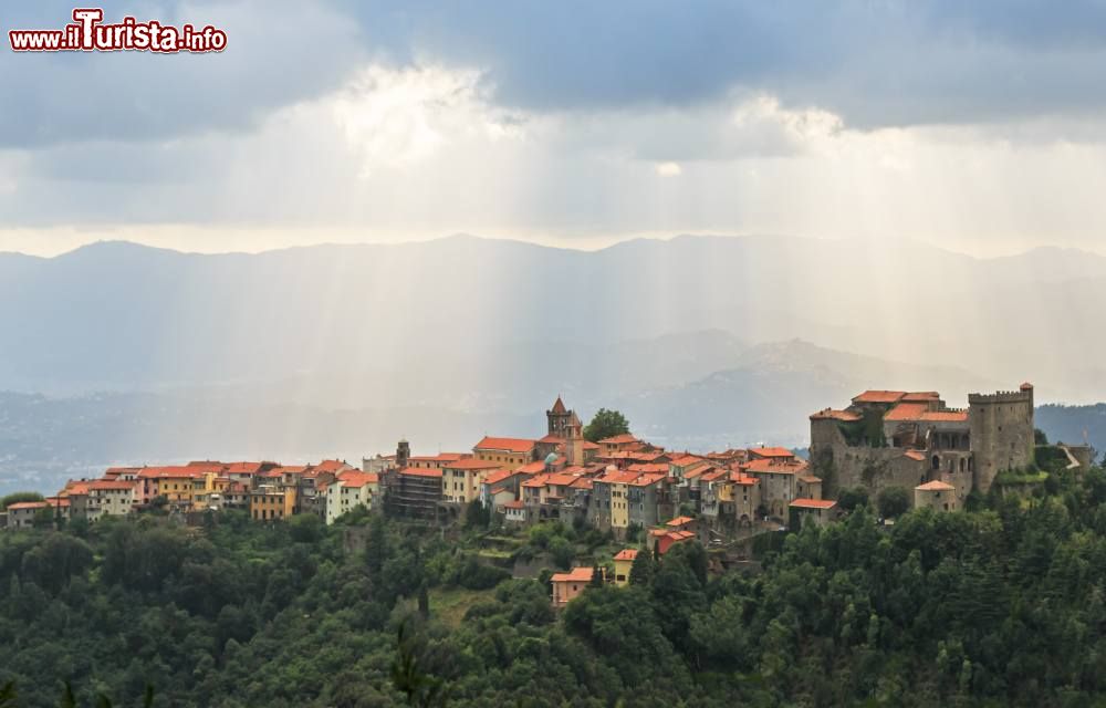 Immagine Il borgo di Fosdinovo e il Castello dei Malaspina, Lunigiana (Toscana)