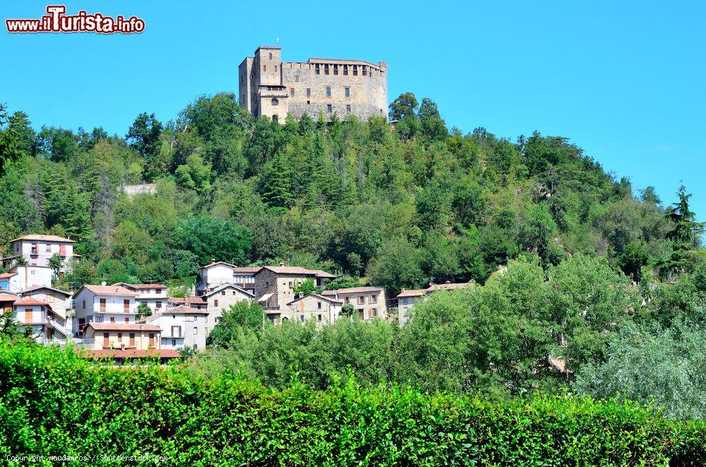 Immagine Il Castello dal Verme di Zavattarello, provincia di pavia, Lombardia - © maudanros / Shutterstock.com