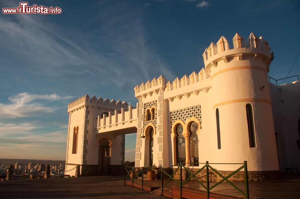 Immagine Il Castillo Morisco che domina a sud la città di Tandil in Argentina