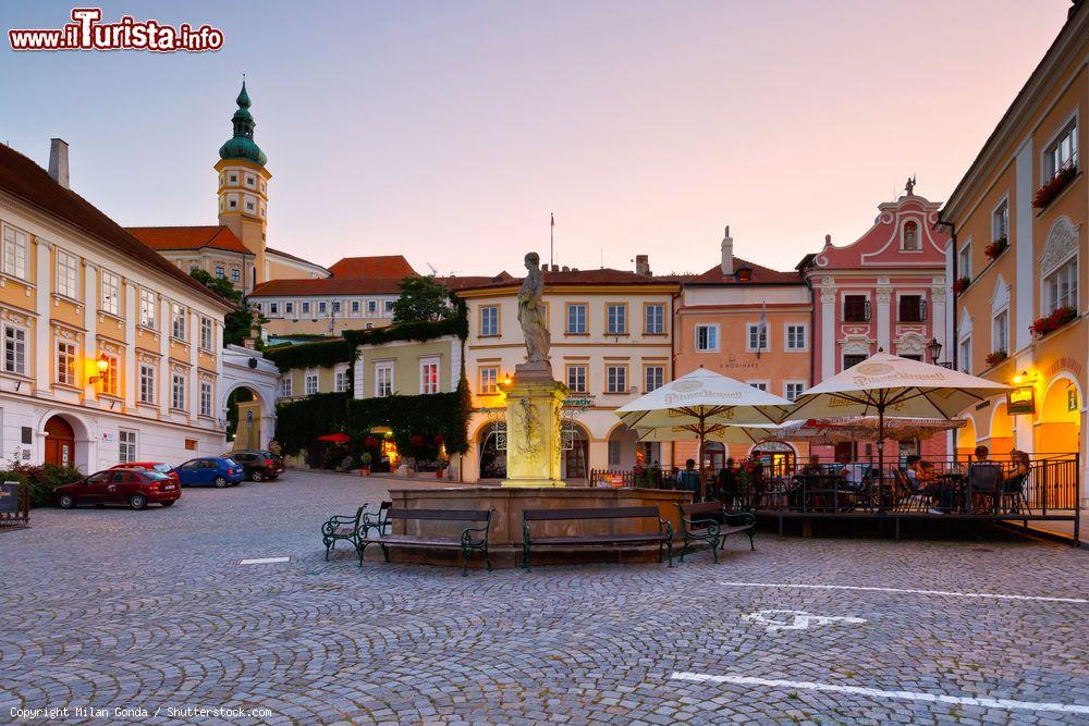 Immagine Il centro storico di Mikulov al tramonto. Repubblica Ceca - © Milan Gonda / Shutterstock.com
