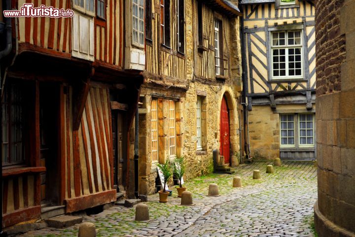 Immagine Le case a graticcio del centro storico di Rennes in Bretagna (Francia)- © Elena Elisseeva / Shutterstock.com