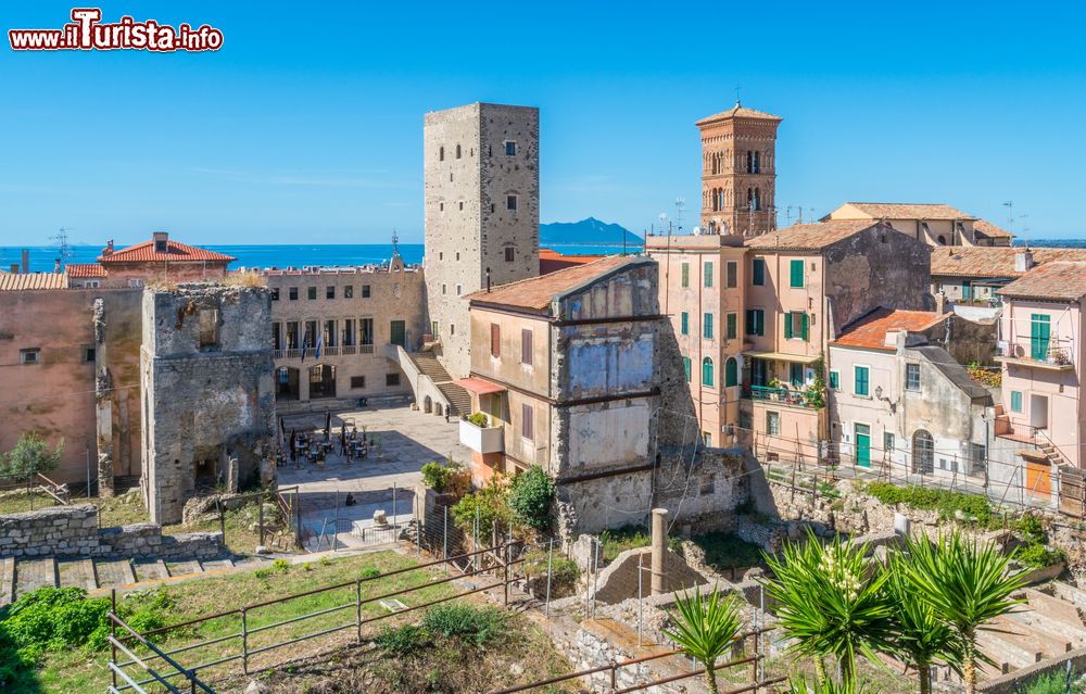 Immagine Il centro storico di Terracina in provincia di Latina nel Lazio.
