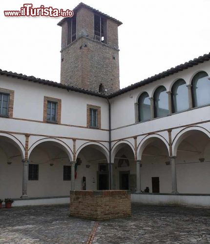 Immagine Il Chiostro di San Francesco, sede del complesso museale in centro a Montone  - © Polidor2 - Pubblico dominio - Wikipedia 