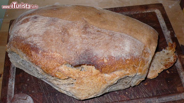 Immagine Il famoso pane di Lariano viene celebrato ogni anno con la Sagra della Bruschetta - Foto Davidegino - Wikipedia