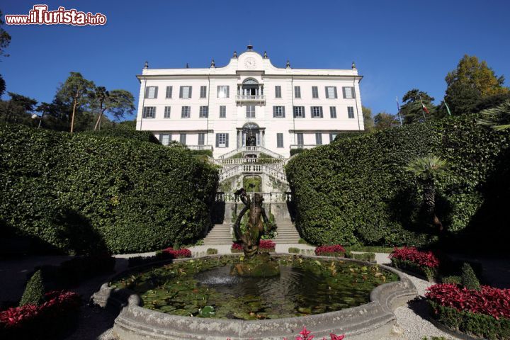 Immagine Il giardino e la elegante facciata di Villa Carlotta, una delle residenze più belle sulle rive del Lago di Como - © charnsitr / Shutterstock.com