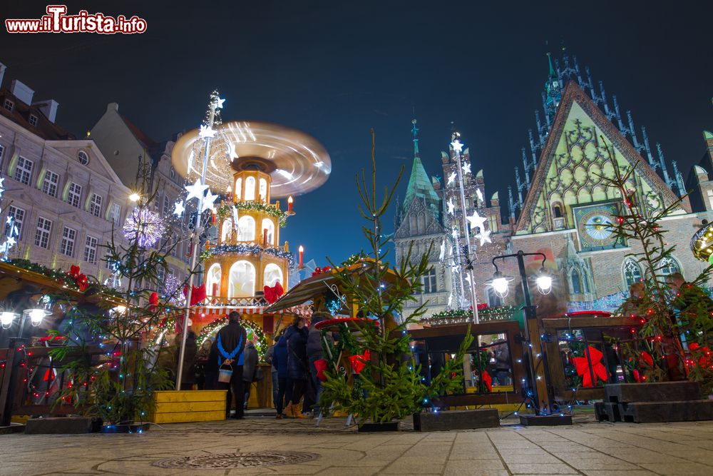 Immagine Il grande mercatino di Natale in centro a Breslavia in Polonia. E' uno dei mercatini più belli di tutta la nazione polacca.