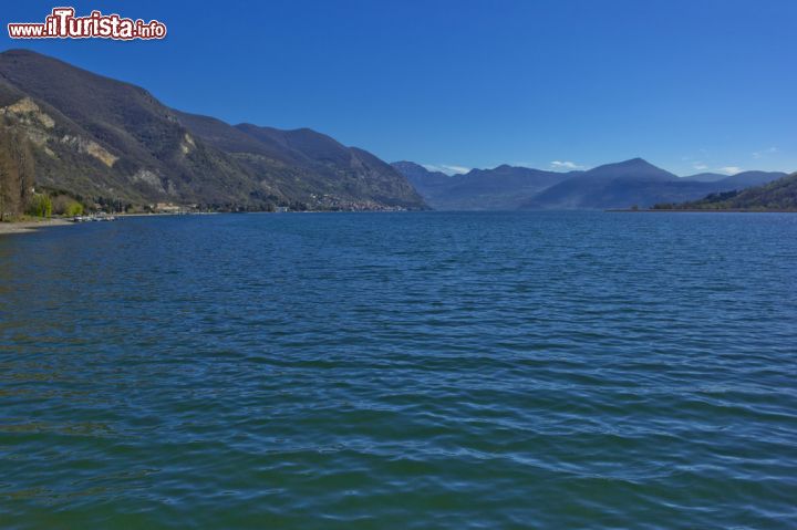 Immagine Il lago d'Iseo visto dal versante di Sarnico in Lombardia - © Walencienne / Shutterstock.com