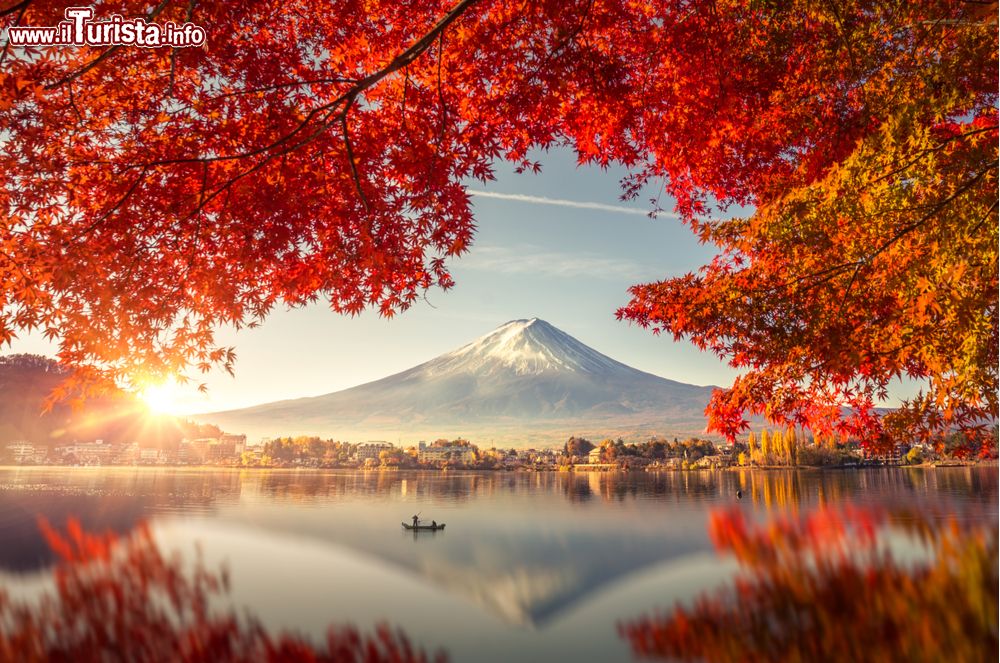 Immagine Il lago Kawaguchiko, uno dei più belli del mondo, specialmente con il Foliage e in Monte Fuji sullo sfondo