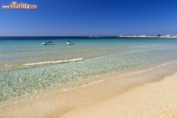 Immagine Il mare di Agia Napa le acque chiare di Cipro - © Pawel Kazmierczak / Shutterstock.com