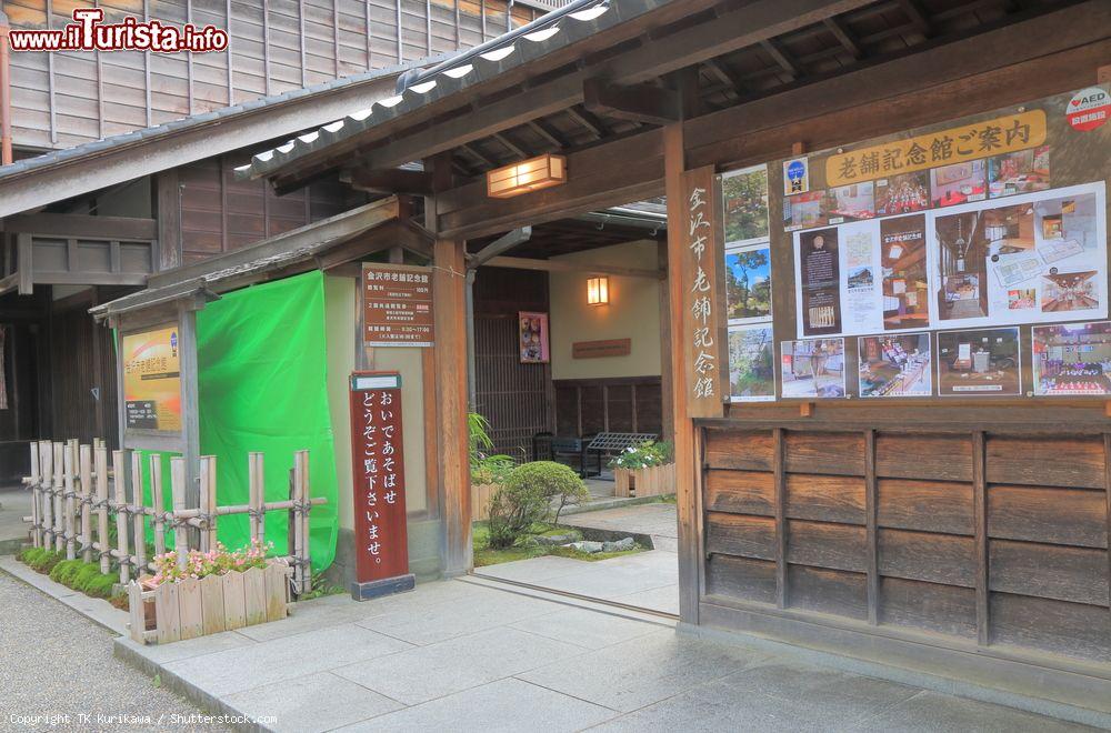 Immagine Il museo Shinise Kinenkan a Kanazawa, Giappone. Quest'antica costruzione del 1579 era una farmacia per la vendita di prodotti medicinali tradizionali. E' una delle principali attrazioni turistiche della città - © TK Kurikawa / Shutterstock.com