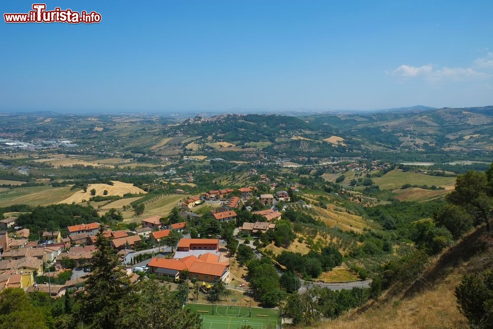 Immagine Il paesaggio collinare romagnolo intorno a Poggio Torriana nel riminese