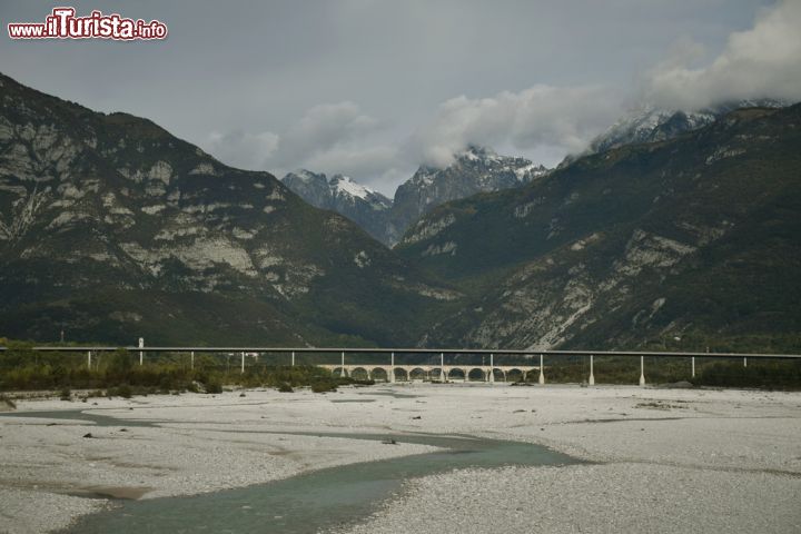Immagine Il paesaggio del Magredi nei pressi di Maniago (Friuli) - © ssstojev/ Shutterstock.com