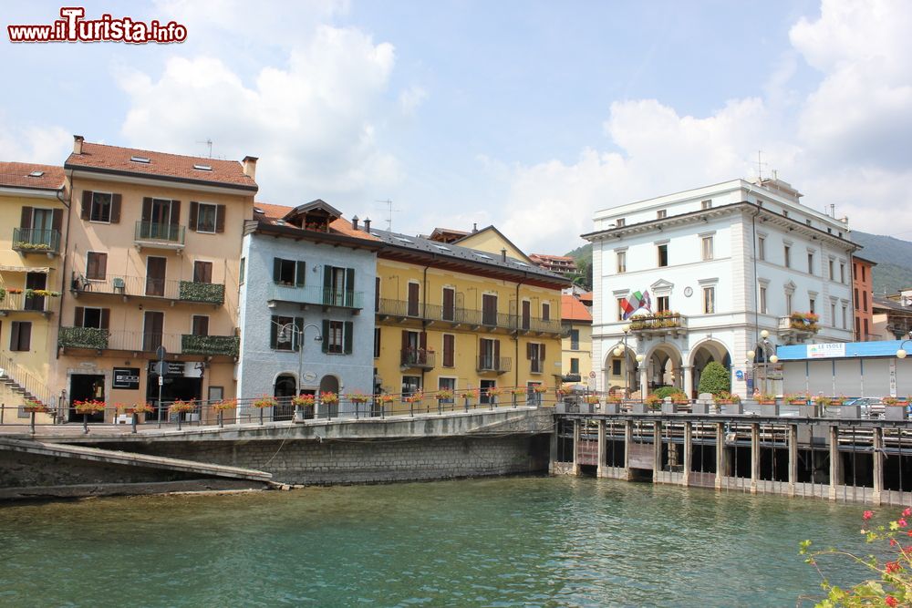 Immagine Il Palazzo del Comune di Omegna. in riva al Lago d'Orta in Piemonte
