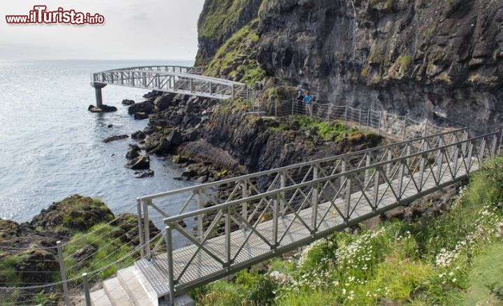 Immagine The Gobbins, Irlanda: lo storico sentiero che percorre in modo spettacolare la costa di nord-est dell'irlanda - © media.ireland.com