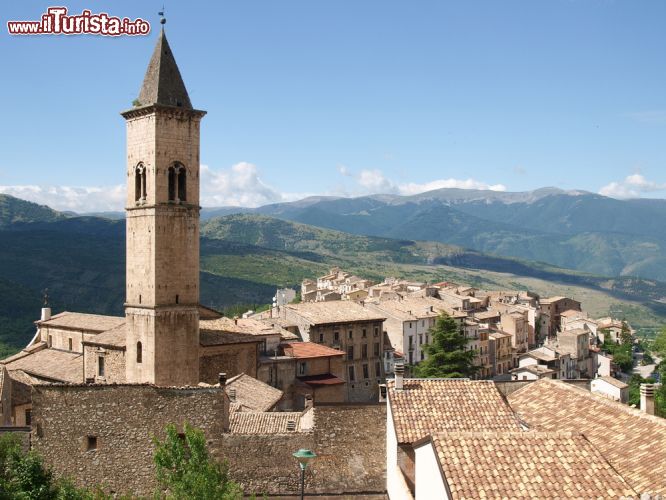 Immagine Il villaggio di Pacentro, il borgo della popstar Madonna CIccone - © Mor65_Mauro Piccardi / Shutterstock.com