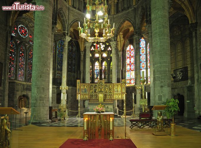 Immagine L'interno della spettacolare chiesa di Notre-Dame a Dinant (Belgio), con il particolare del pulpito settecentesco - foto © skyfish / Shutterstock.com