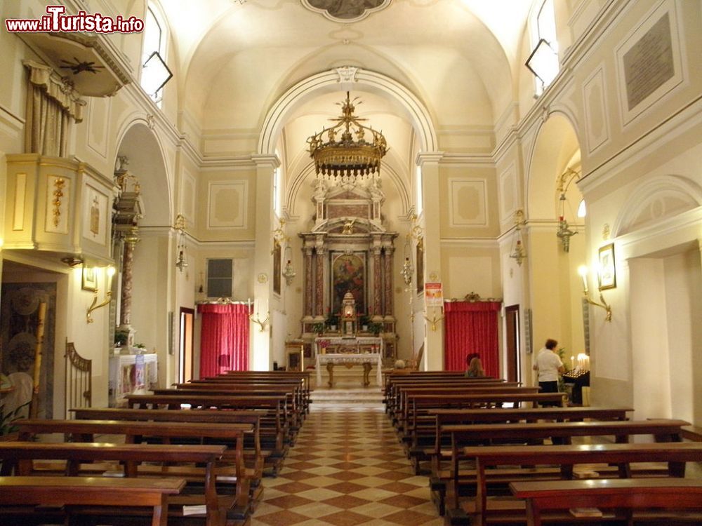 Immagine Interno della chiesa di San Pietro a Campagna Lupia