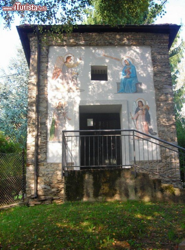 Immagine La cappella della Madonna del Prato ad Agra, provincia di Varese (Lombardia) - © www.comune.agra.va.it