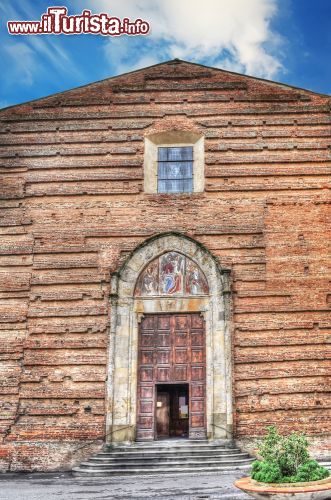 Immagine La chiesa di San Domenico a San Miniato in Toscana - © Hibiscus81 / Shutterstock.com