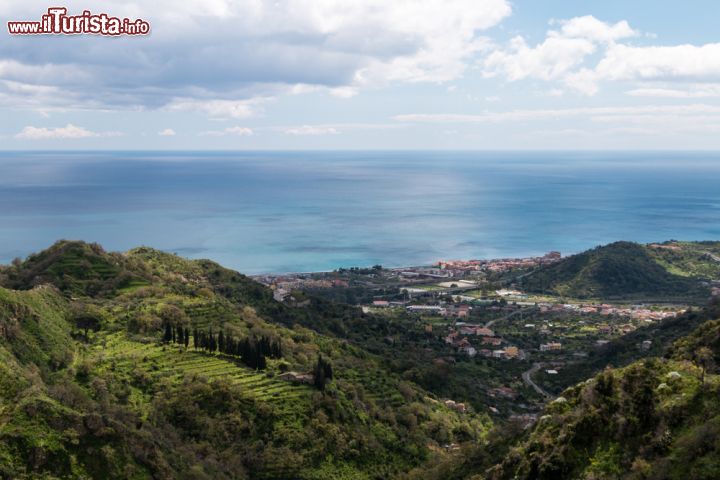 Immagine La costa ionica della provincia di Messina vicino a Savoca - © Bolkan / Shutterstock.com