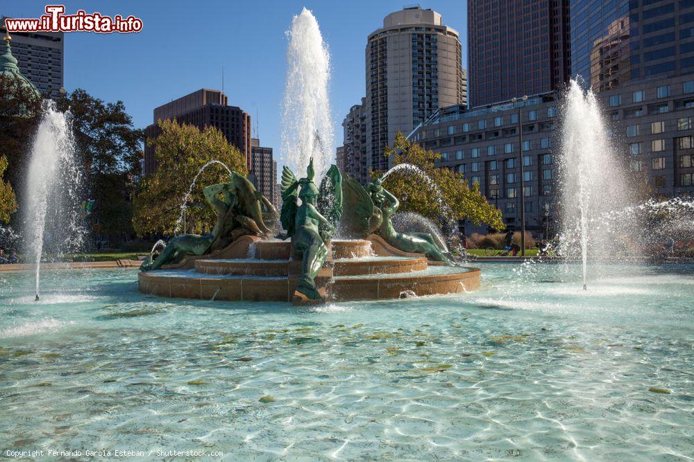 Immagine La fontana di Logan Square a Philadelphia, Pennsylvania (USA). La Swann Memorial Fountain è una fontana in stile arte déco progettata nel 1924 - © Fernando Garcia Esteban / Shutterstock.com