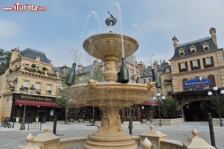 Immagine In perfetto stile parigino, simile a Place des Vosges, ecco la Place de Rémy al parco Disneyland di Parigi