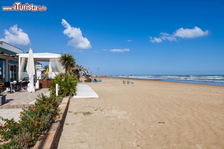 Immagine La grande spiaggia di San Benedetto del Tronto nel sud delle Marche - © Oscity / Shutterstock.com