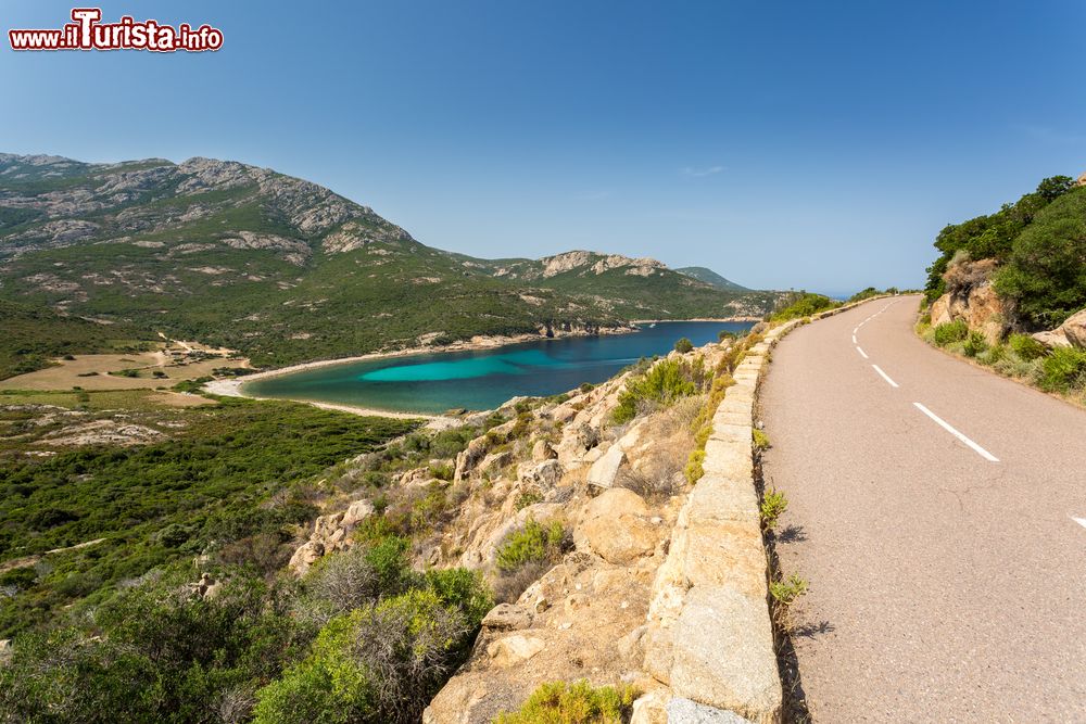 Immagine La strada costiera della Corsica occidentalie, vicino a Galeria