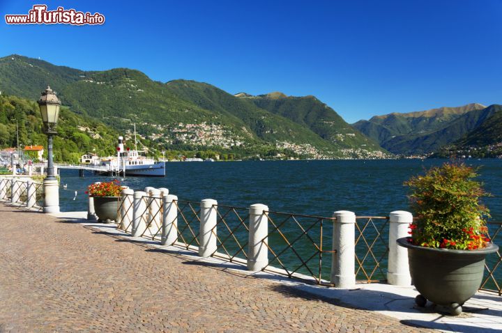 Immagine Lago di Como, Lombardia - Una bella veduta del Lario dal lungolago: da qui partono le escursioni in battello © Mikadun / Shutterstock.com