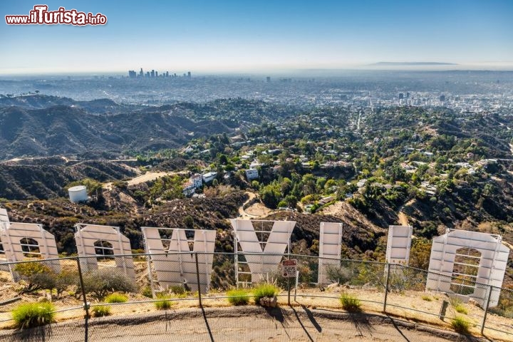 Immagine Il retro della famosa scritta Hollywood sul Monte Lee a Los Angeles - © turtix / Shutterstock.com
