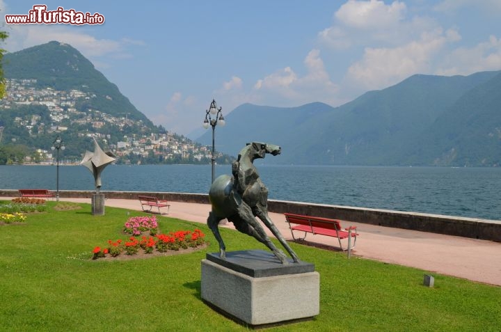 Immagine Lugano alcune delle sculture esposte sul lungolago cittadino